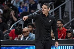 三分命中率联盟垫底!戴格诺特:赛季刚开始不会反应过度 要改进 三分命中率联盟垫底!戴格诺特:赛季刚开始不会反应过度 要改进