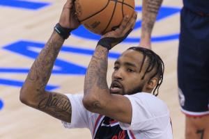 这位置有毒?小琼斯站到博格丹投三不沾的位置 几乎空位也三不沾 这位置有毒?小琼斯站到博格丹投三不沾的位置 几乎空位也三不沾