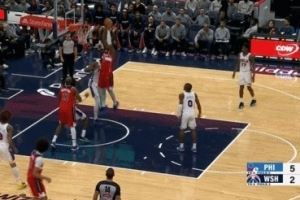 来势汹汹!萨尔单打恩比德 强起被帽后自投自抢双手暴扣 来势汹汹!萨尔单打恩比德 强起被帽后自投自抢双手暴扣