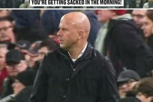 利物浦联赛杯出局!水晶宫球迷比赛中嘲讽斯洛特:你明早就下课 利物浦联赛杯出局!水晶宫球迷比赛中嘲讽斯洛特:你明早就下课