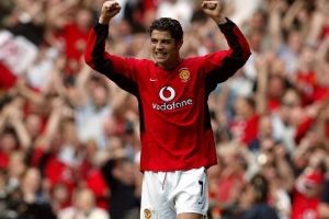 传奇开始的地方!2003年的今天C罗斩获曼联生涯处子球 传奇开始的地方!2003年的今天C罗斩获曼联生涯处子球