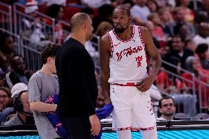 杜兰特谈关键进球：比赛最后时刻我要平衡好传球还是自己打